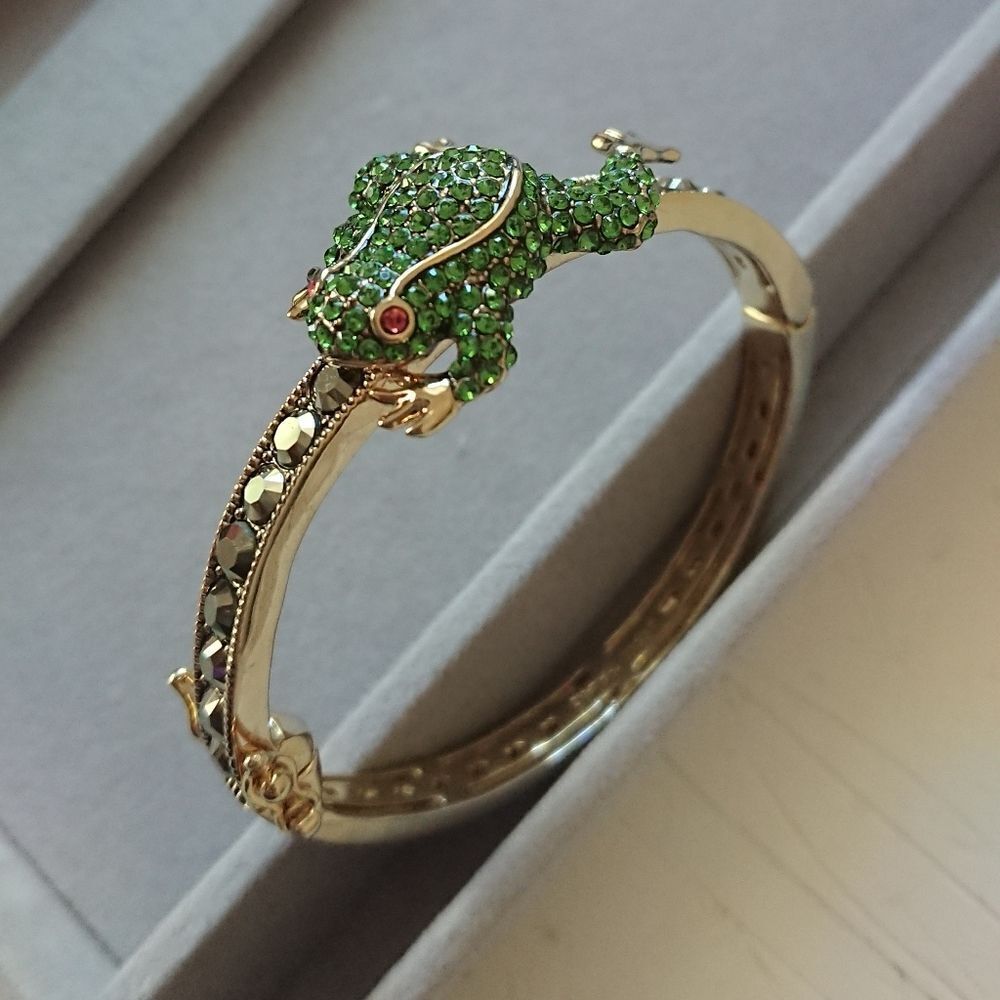 AKKAD frog gemstones cuff bracelet